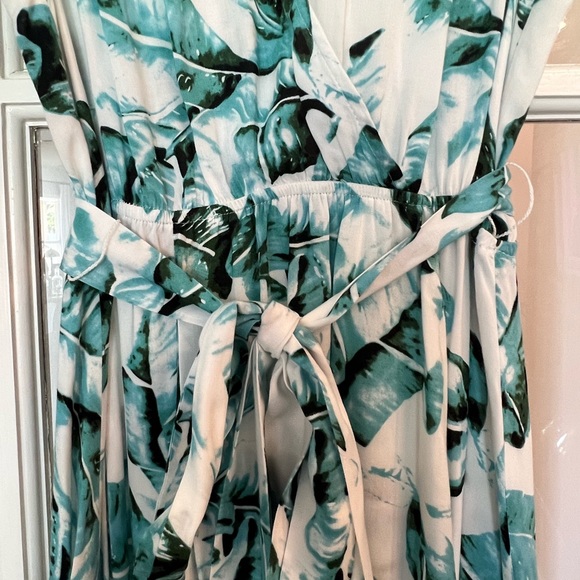 Floral Maxi Dress with Belt SIZE MEDIUM - Picture 5 of 6